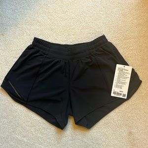 Lululemon Hotty Hot LR Short 4” *Lined Black Size 8 Tall